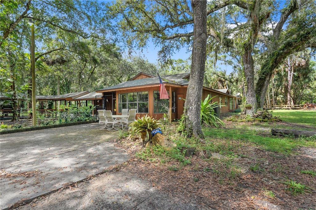 Photo of 3350 25th Street SW, Vero Beach, FL 32968 (MLS # 291485)