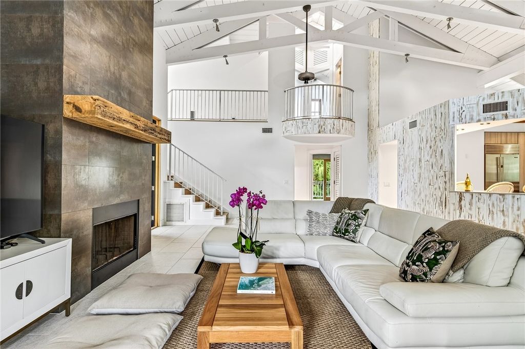 Photo of 9415 Periwinkle Drive, Vero Beach, FL 32963 (MLS # 291621)
