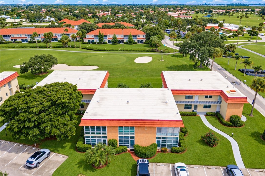 1 Vista Palm Lane 207, Vero Beach
