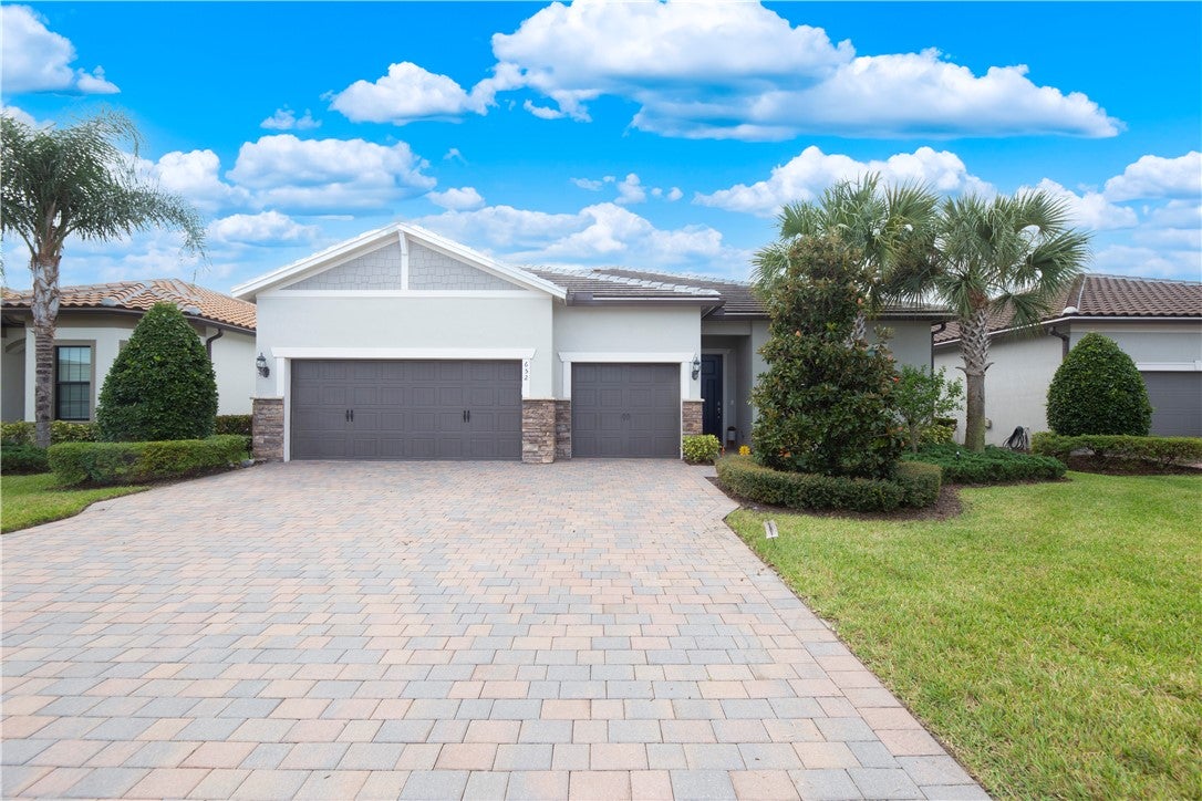 652 SE Boboli Way