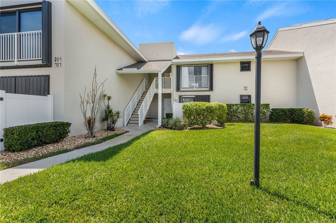3209 S Lakeview Circle 8202