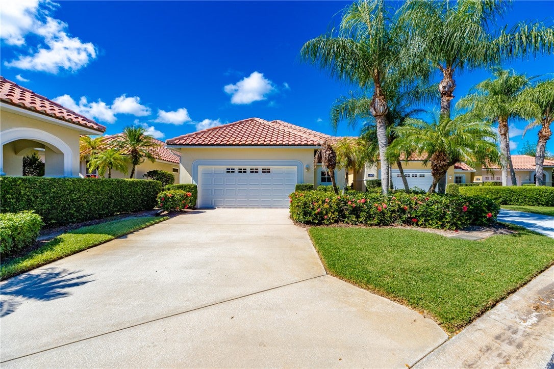 1675 Victoria Circle