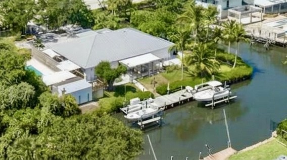 649 E Causeway Boulevard