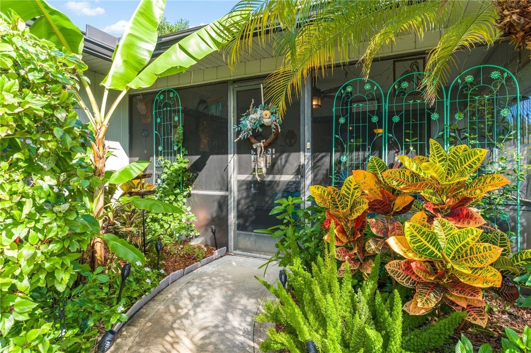 634 Centre Court Sw 102, Vero Beach