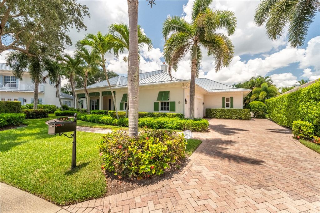 Photo of 409 S Palm Island Circle, Vero Beach, FL 32963 (MLS # 291709)