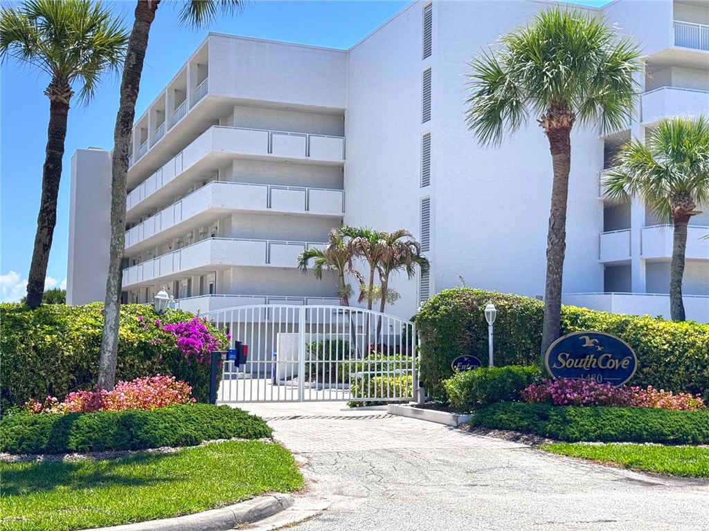 Photo 1 of 29 — 1480 Ocean Drive 3H, Vero Beach, FL 32963