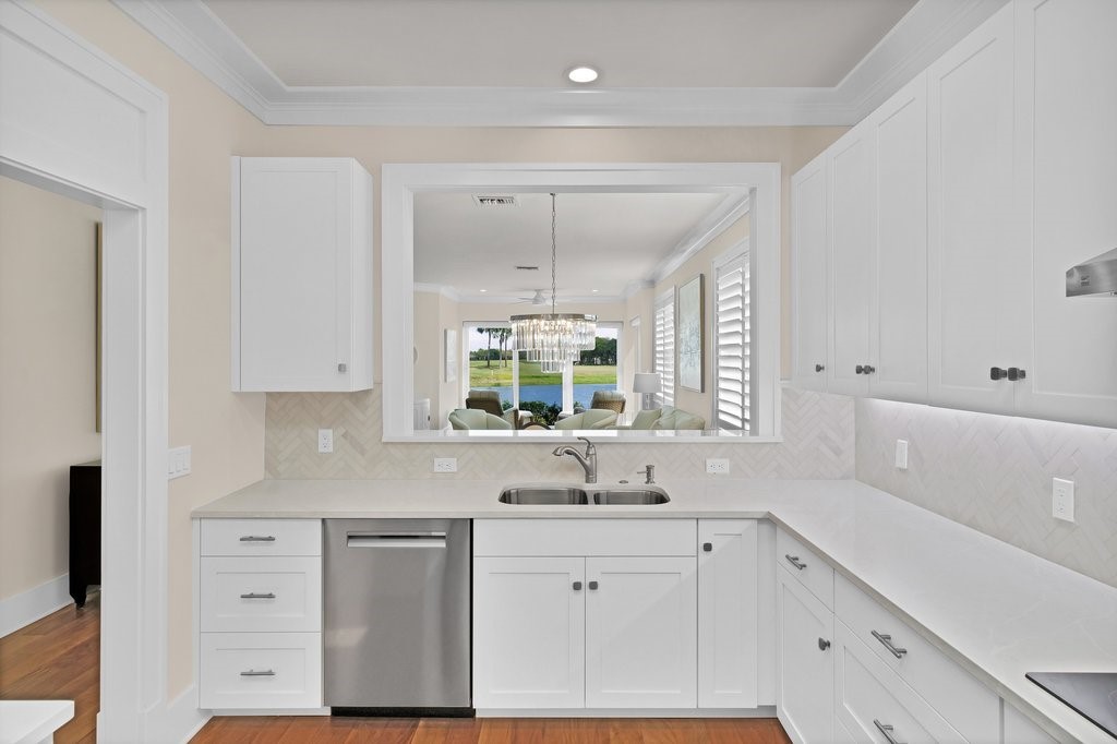 1743 Victoria Circle