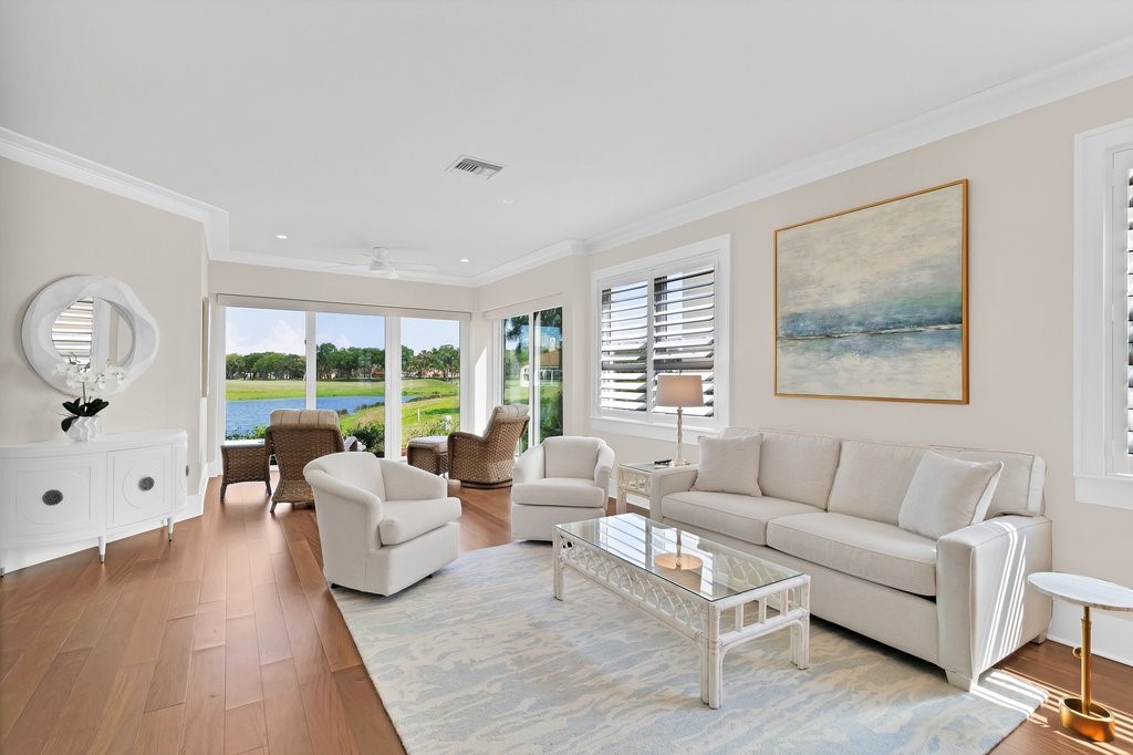 1743 Victoria Circle