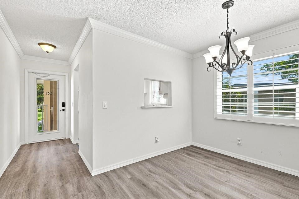 4 Vista Gardens Trail 207