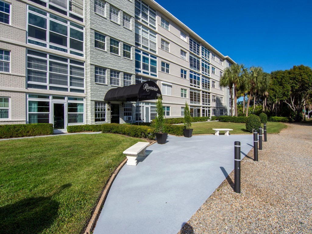 Photo 1 of 35 — 2333 Indian River Boulevard 506, Vero Beach, FL 32960