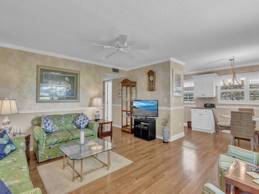 8 Vista Palm Lane 106