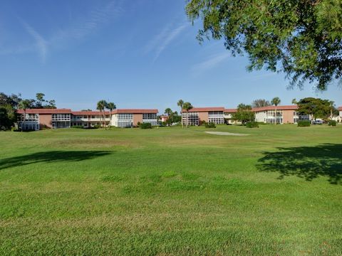 8 Vista Palm Lane 106 Vero Beach FL 32962