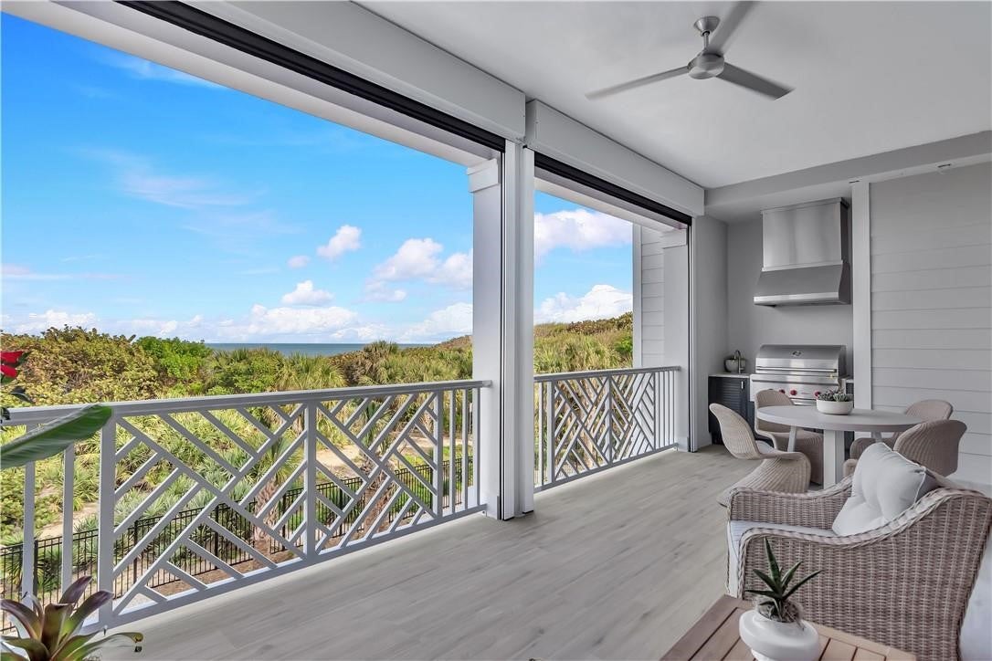 950 Surfsedge Way 205