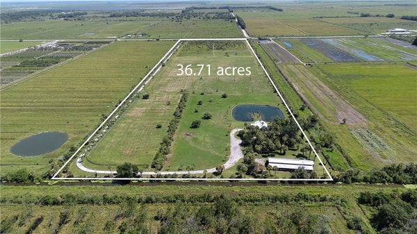 18601 ORANGE AVE, FORT PIERCE, FL 34945 - Image c5d4c8aa0eaac54d37f68653fcb35963/2855048042