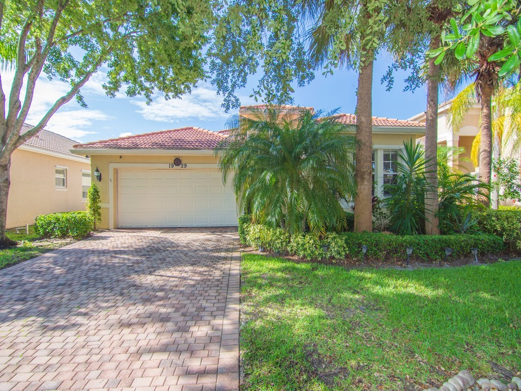 Photo 1 of 34 — 1929 Grey Falcon Circle SW, Vero Beach, FL 32962