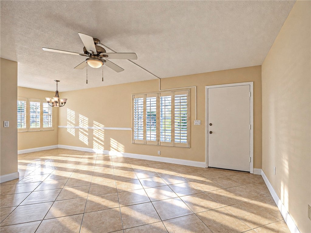 2800 Indian River Boulevard 1-F