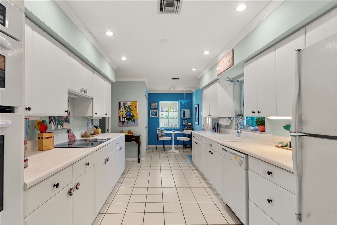 726 Royal Palm Place