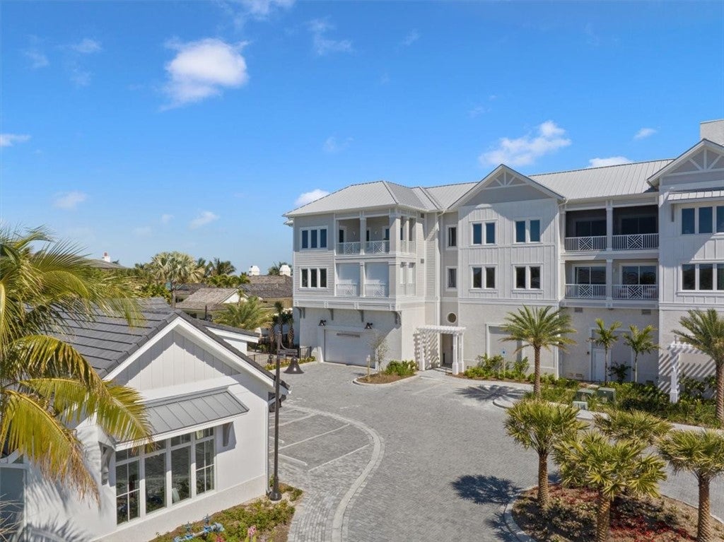 950 Surfsedge Way 202