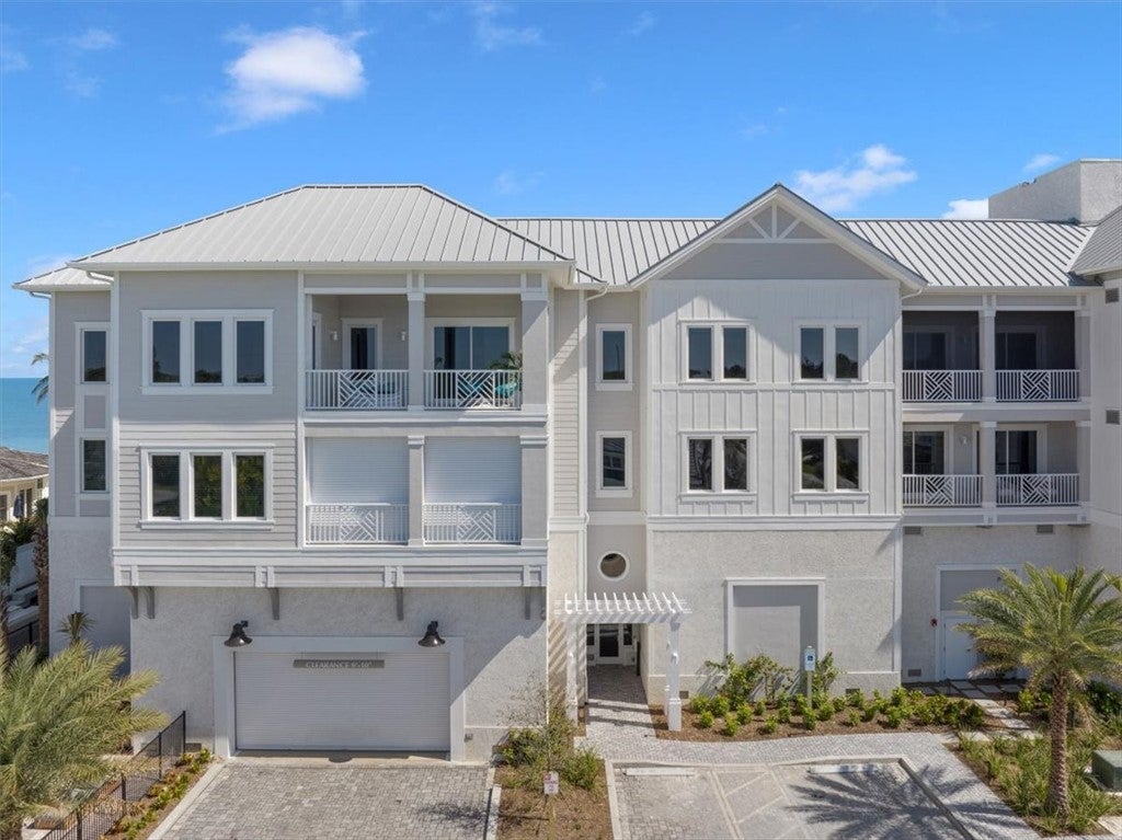 950 Surfsedge Way 202