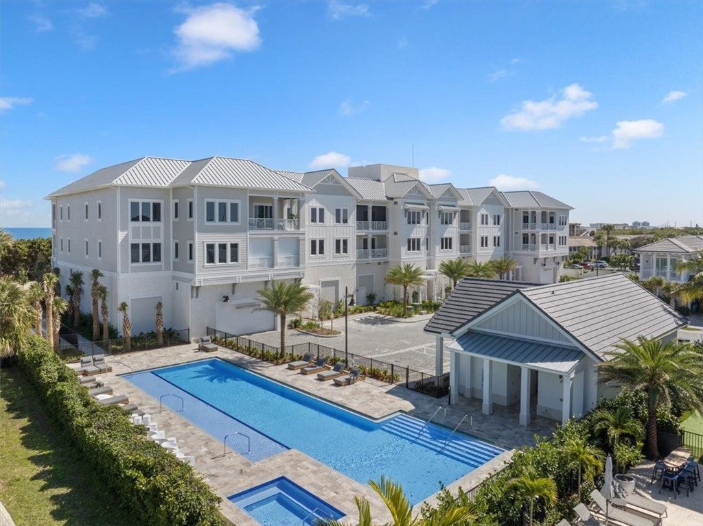 950 Surfsedge Way 202