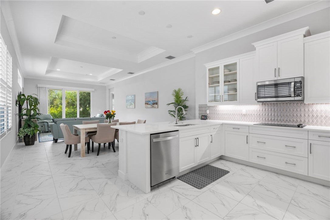 2173 Falls Manor