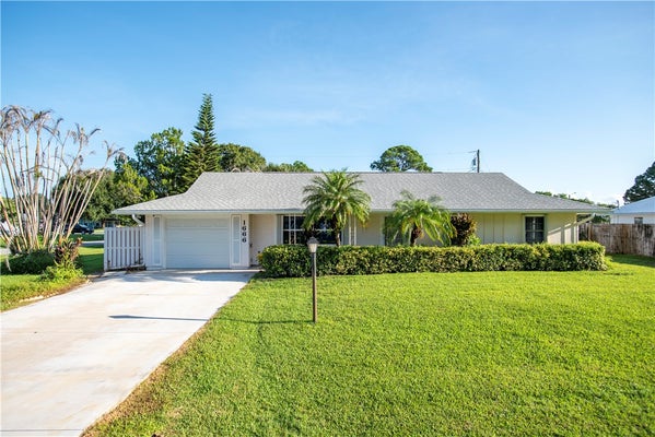 1666 5TH ST, VERO BEACH, FL 32962 - Image c9fb69d1b9d16d01fb7ece077ada797d/2004117472