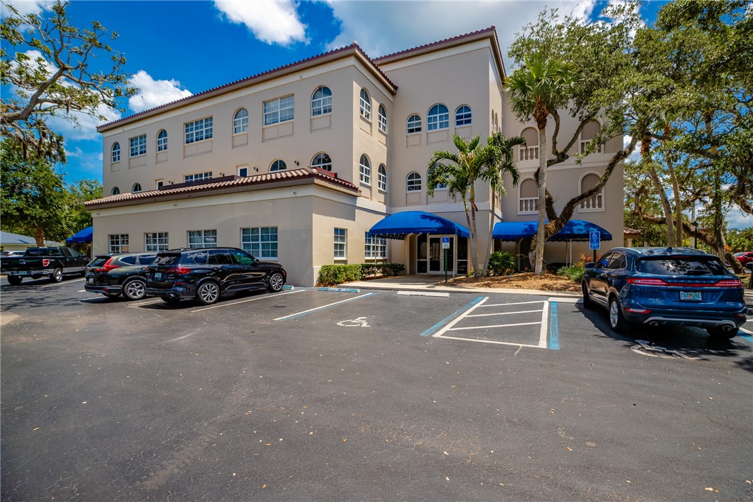 Photo 1 of 20 — 1701 SR-A1A 101, Vero Beach, FL 32963