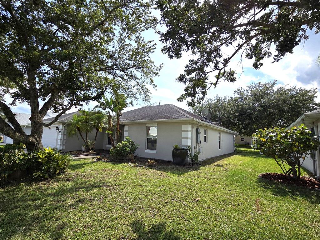 Photo of 116 Drake Way, Sebastian, FL 32958 (MLS # 289248)