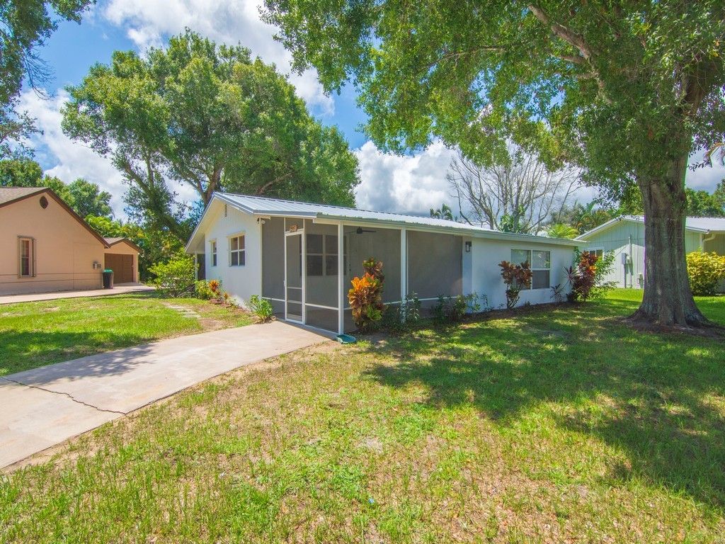 Photo of 517 Park Avenue, Sebastian, FL 32958 (MLS # 290566)