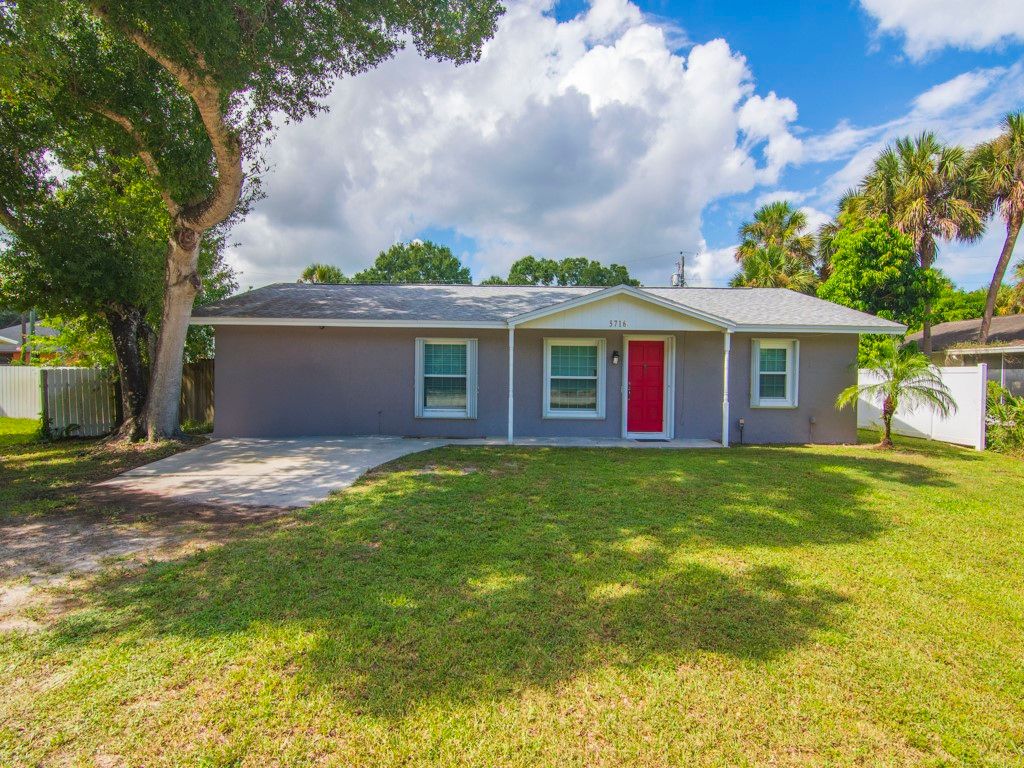 Photo of 5716 37th Street, Vero Beach, FL 32966 (MLS # 290939)
