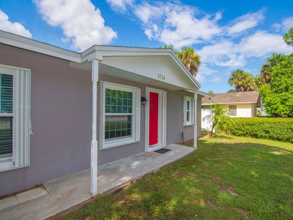 Photo of 5716 37th Street, Vero Beach, FL 32966 (MLS # 290939)