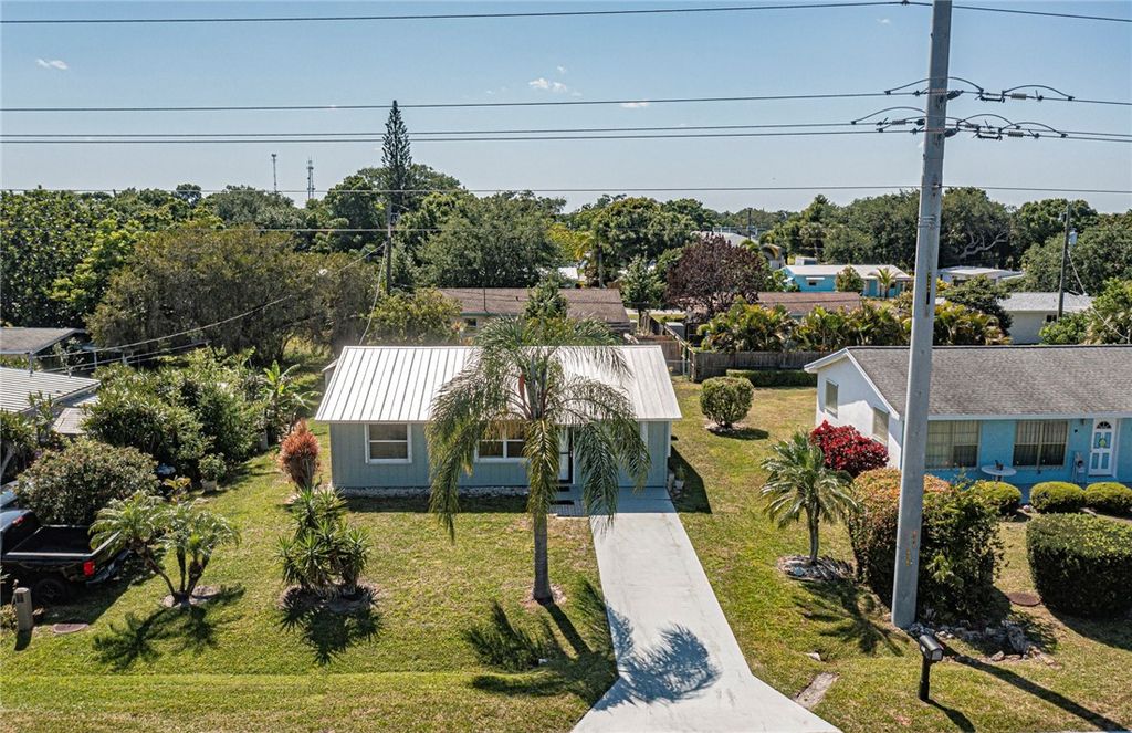 Photo of 1421 6th Avenue, Vero Beach, FL 32960 (MLS # 291714)