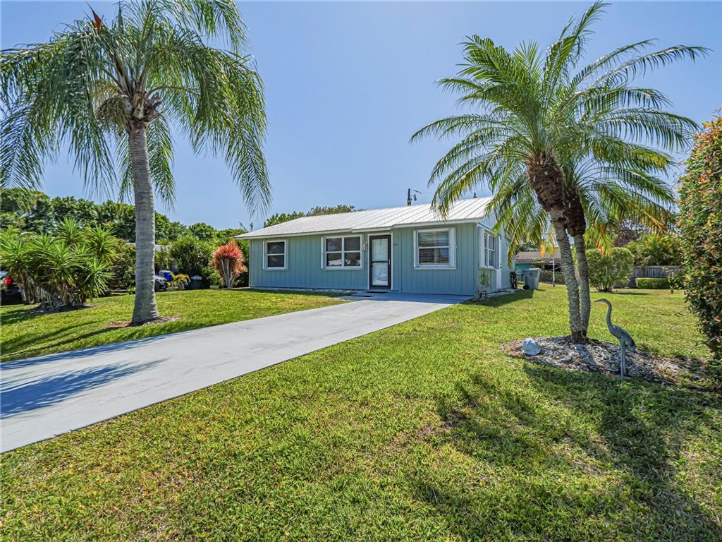 Photo of 1421 6th Avenue, Vero Beach, FL 32960 (MLS # 291714)