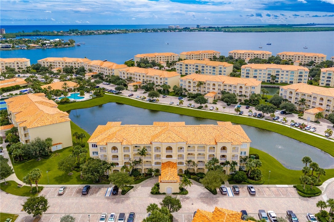 1 Harbour Isle Drive E 202, Fort Pierce