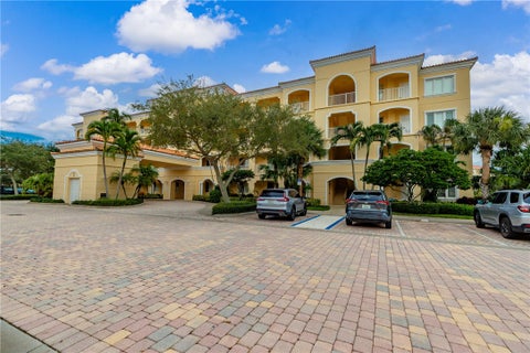 1 Harbour Isle Drive E 202, Fort Pierce, FL 34949