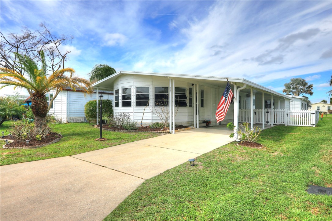 902 Periwinkle Circle