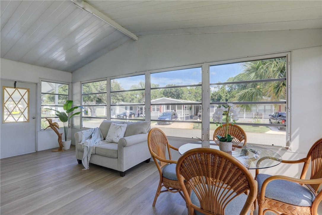 229 Kiwi Drive