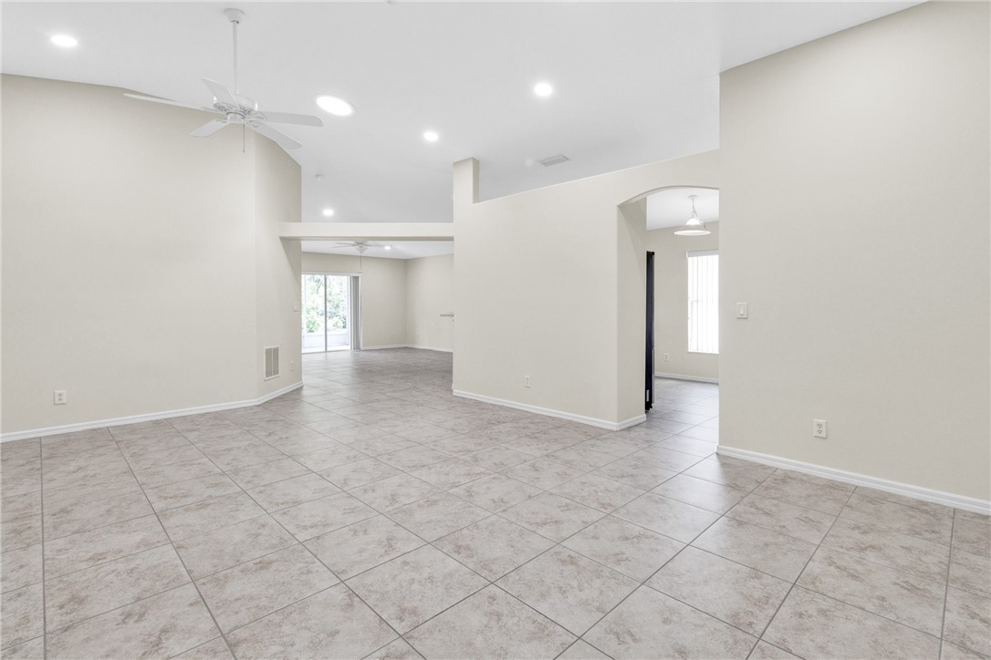 885 Greenleaf Circle