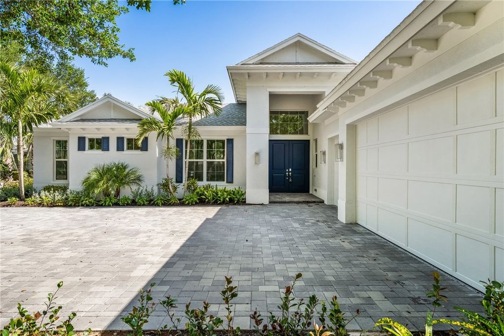 Photo of 238 Oak Hammock Circle SW, Vero Beach, FL 32962 (MLS # 291044)