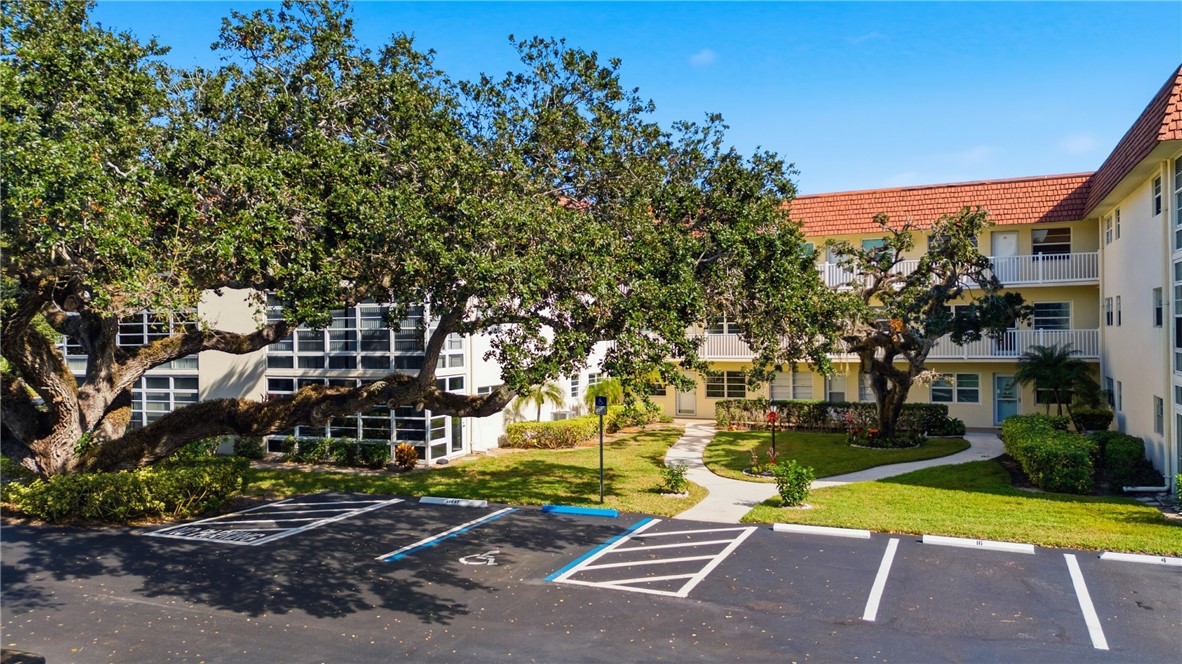 Vero Beach, Florida 32963, United States, 1 Bedroom Bedrooms, ,2 BathroomsBathrooms,Residential,Active,251905