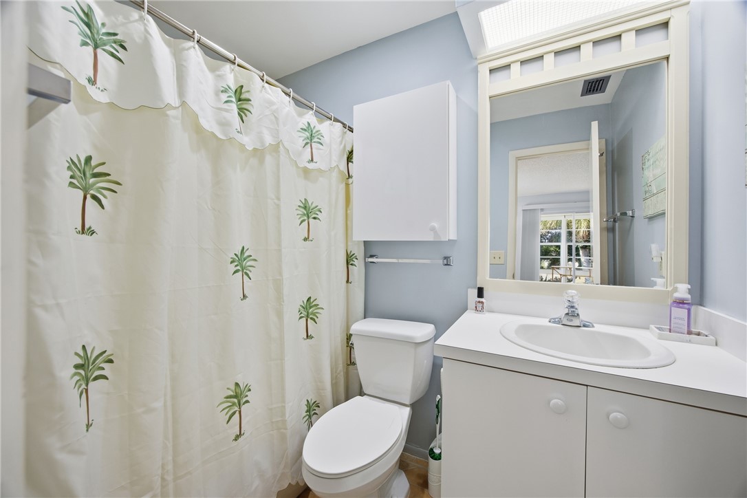 Vero Beach, Florida 32963, United States, 1 Bedroom Bedrooms, ,2 BathroomsBathrooms,Residential,Active,251905