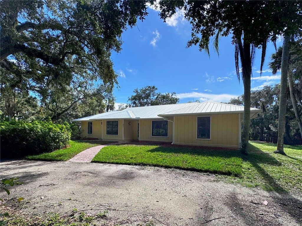 Photo of 551 Wall Street, Vero Beach, FL 32960 (MLS # 291428)