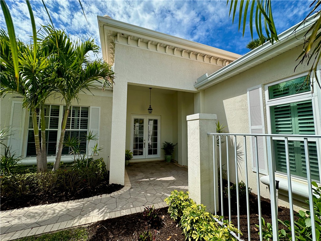 819 Island Club Square