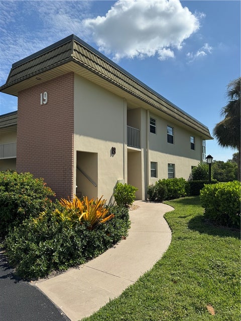 19 Vista Gardens Trail 201, Vero Beach, FL 32962