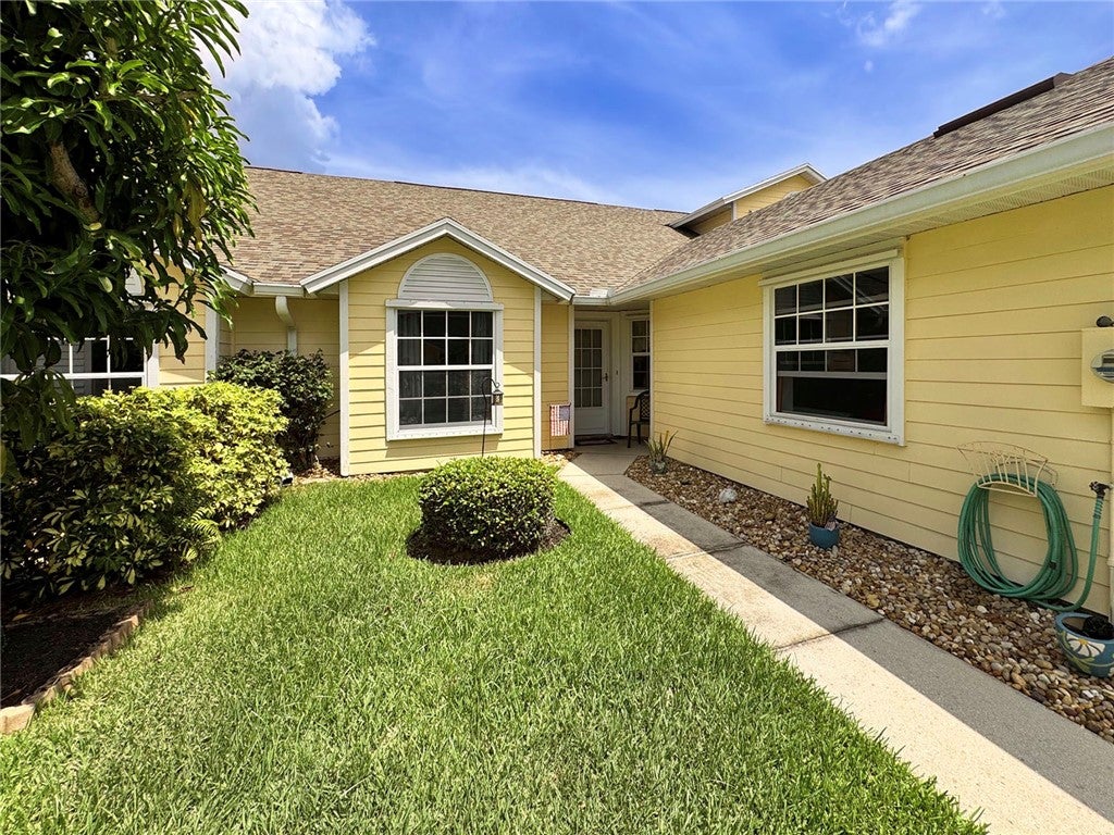 492 6th Manor