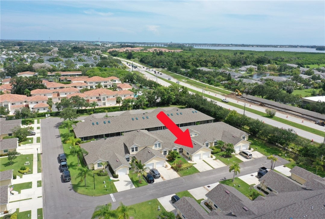 492 6th Manor