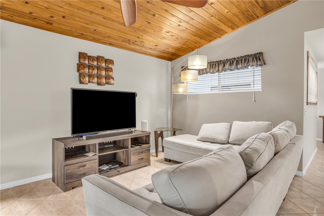 Vero Beach, Florida 32966, United States, 2 Bedrooms Bedrooms, ,2 BathroomsBathrooms,Residential,Active,162102