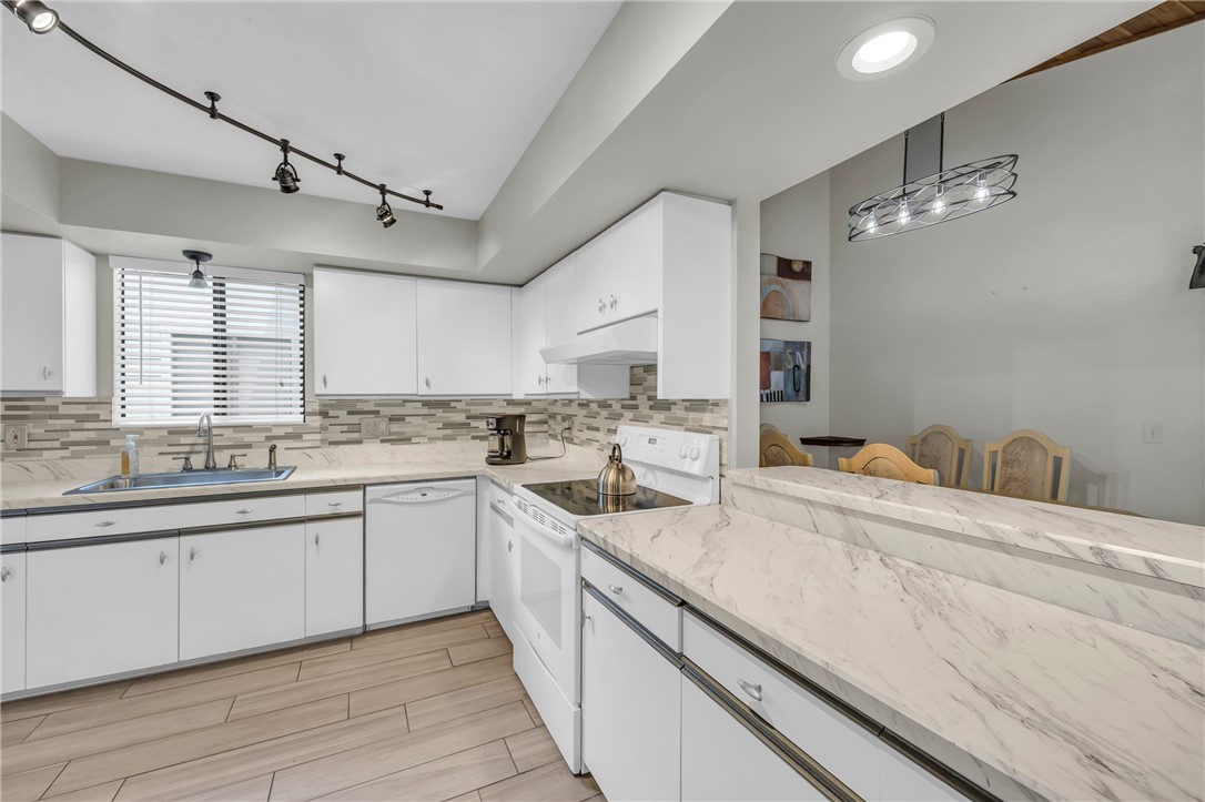 Vero Beach, Florida 32966, United States, 2 Bedrooms Bedrooms, ,2 BathroomsBathrooms,Residential,Active,162102