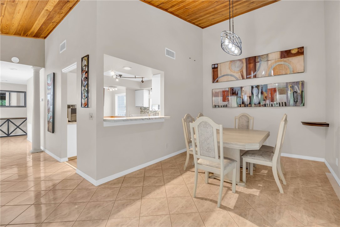 Vero Beach, Florida 32966, United States, 2 Bedrooms Bedrooms, ,2 BathroomsBathrooms,Residential,Active,162102