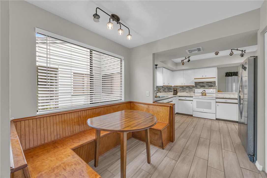 Vero Beach, Florida 32966, United States, 2 Bedrooms Bedrooms, ,2 BathroomsBathrooms,Residential,Active,162102